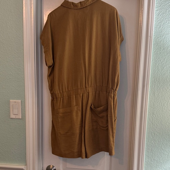 Universal Thread Tan Collared Romper - Picture 3 of 3